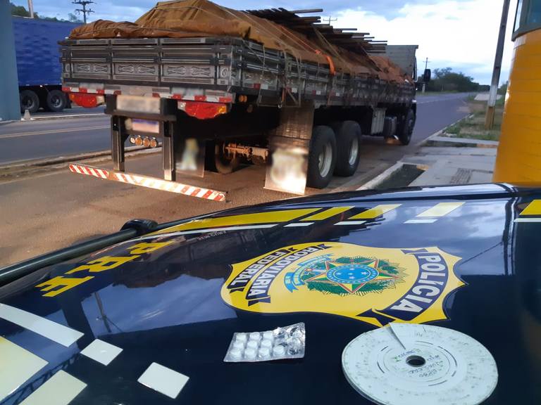 PRF autua caminhoneiro por portar anfetaminas para consumo na BR-316 em Valença (PI)