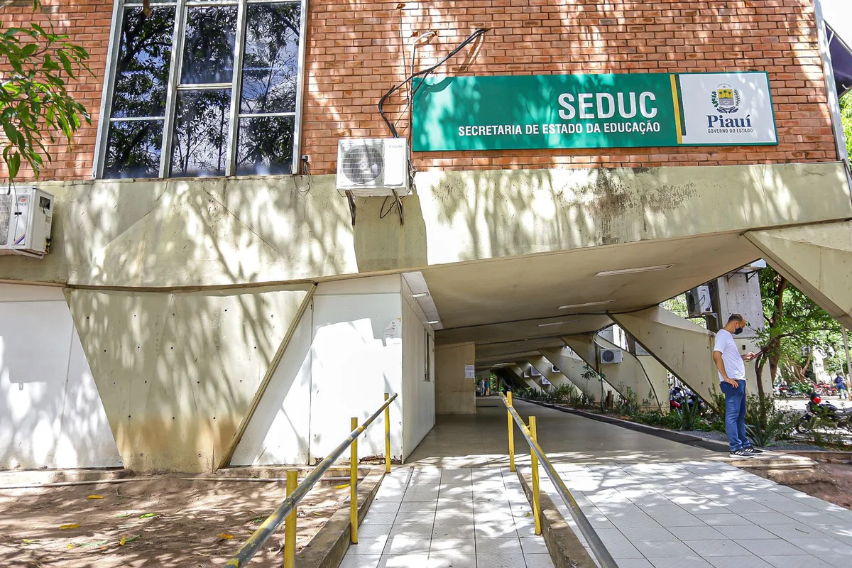Seduc -PI abre processo seletivo para professor em Valença e mais 34 municípios