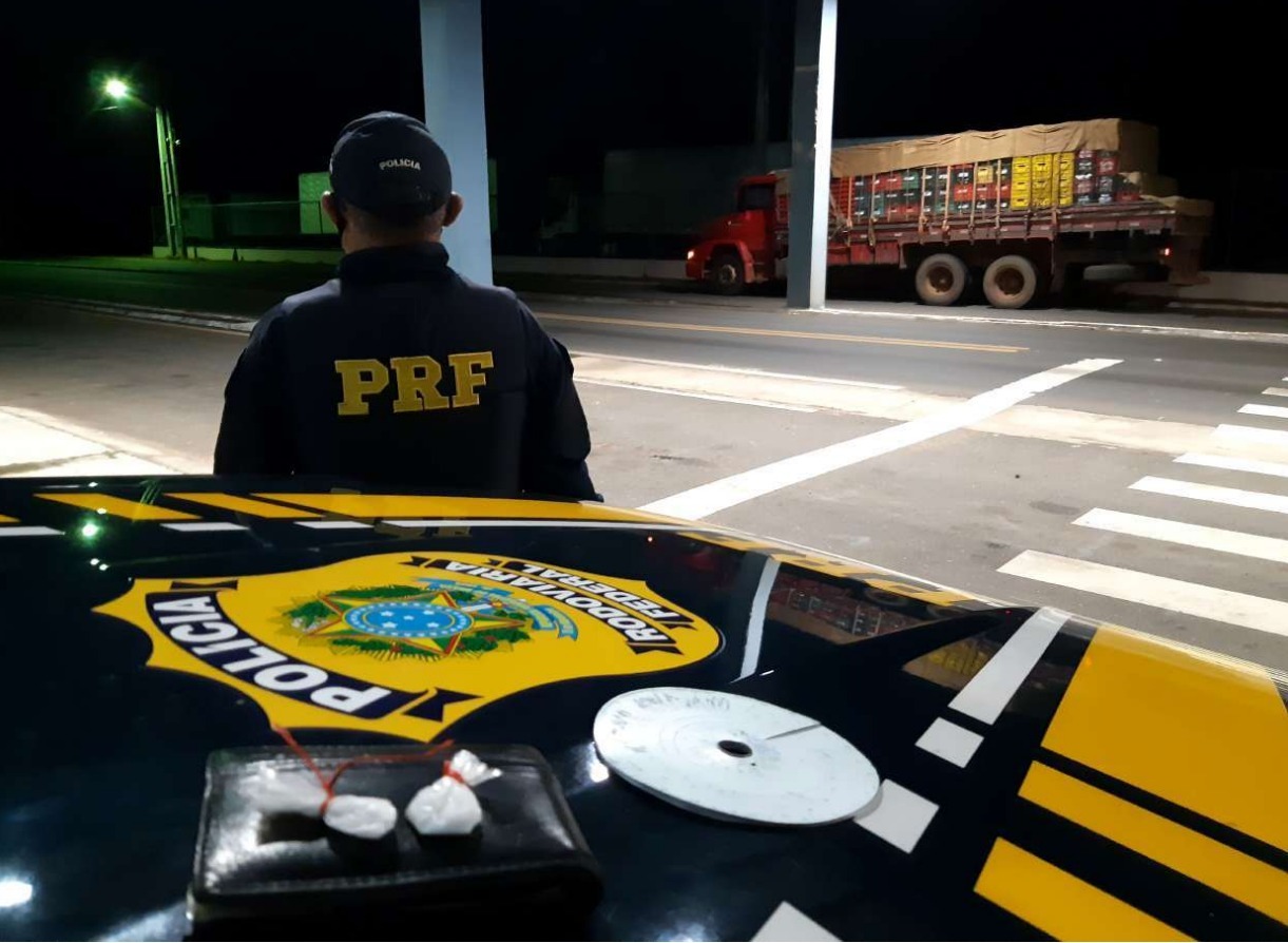 PRF-PI autua motorista por porte de droga em Valença do Piauí
