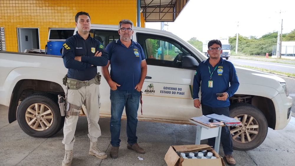 Adapi e PRF apreendem 24 litros de agrotóxicos em Valença do Piauí
