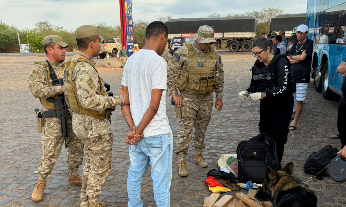 Homem é preso com 12 tabletes de maconha em ônibus na cidade de Picos