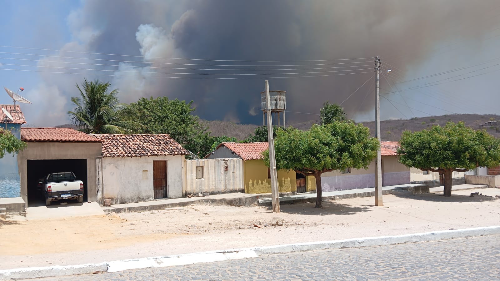 Brigadistas controlam incêndio de grandes proporções em Pimenteiras após quatro dias de combate
