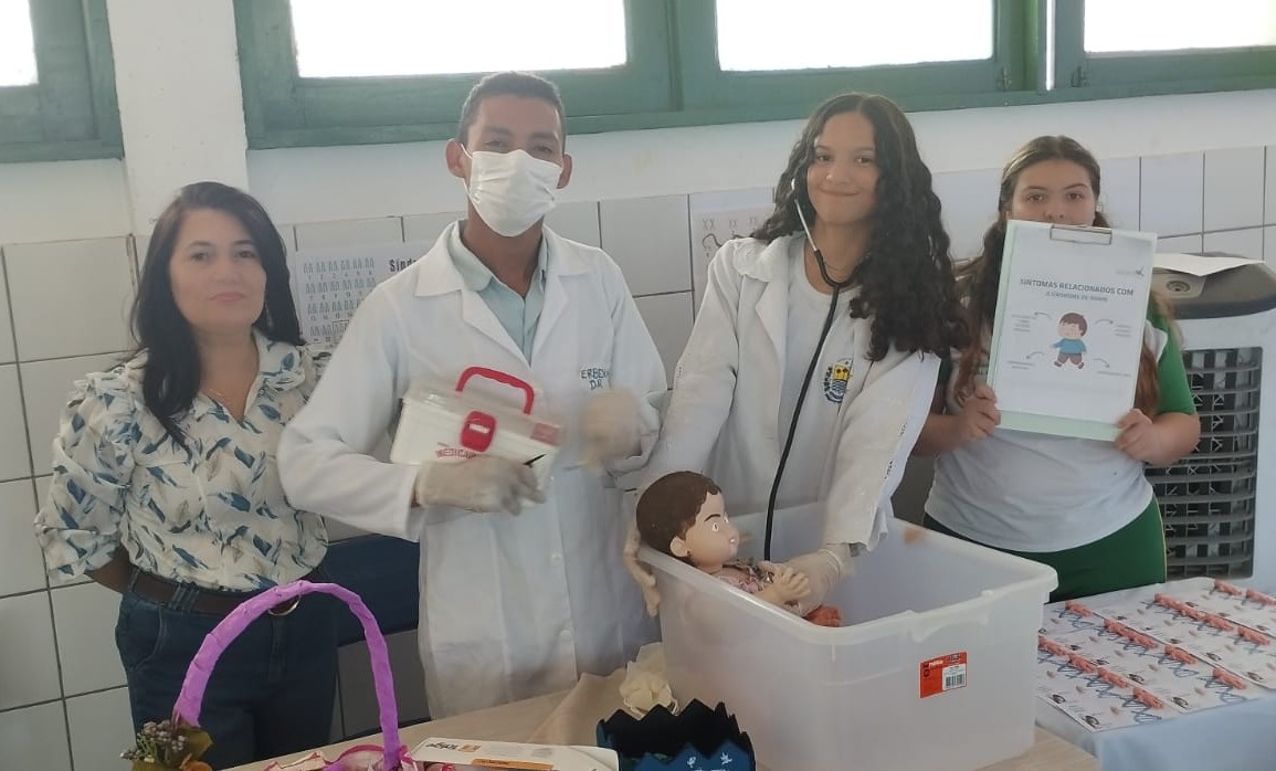 Estudantes de Picos simulam clínica em aula de Biologia e aprofundam conhecimento sobre doenças genéticas