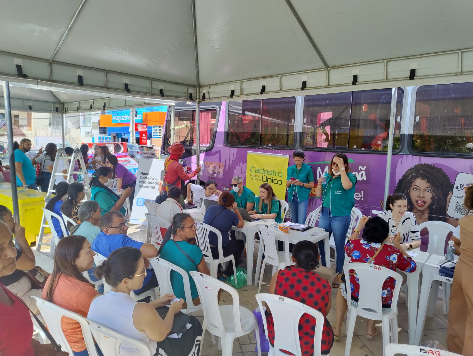 Ônibus Lilás leva atendimento e informação para mulheres em Picos