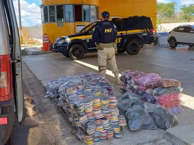 PRF apreende cerca de 1 tonelada de calçados irregulares em Valença do Piauí