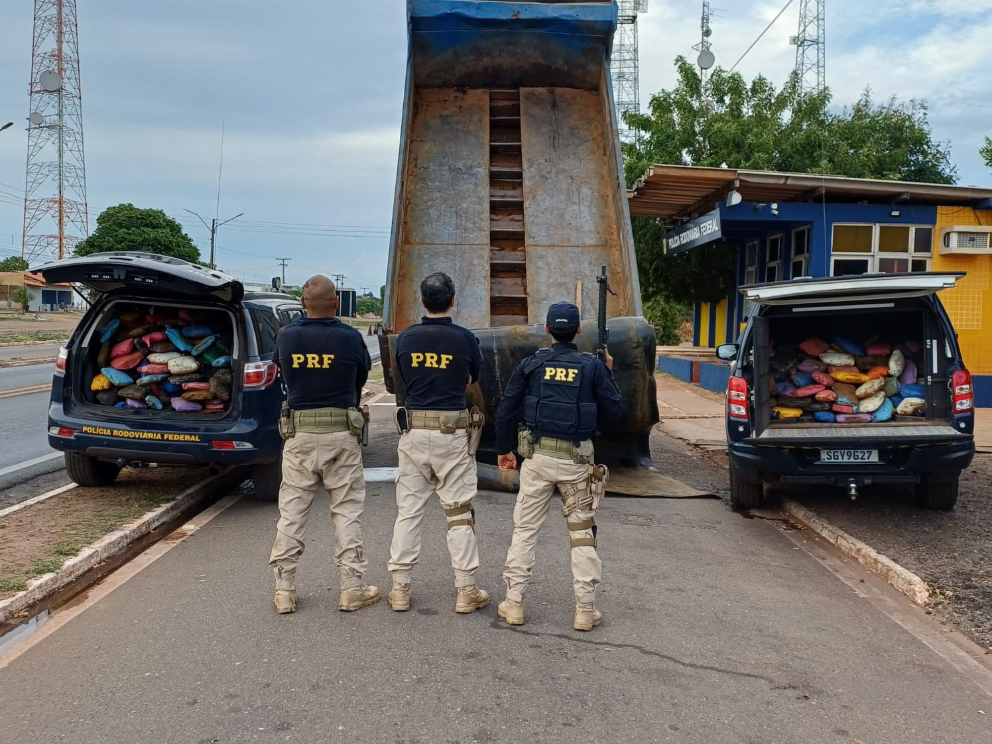 Caminhão carregado com 350 kg de “supermaconha” é interceptado pela PRF em Picos