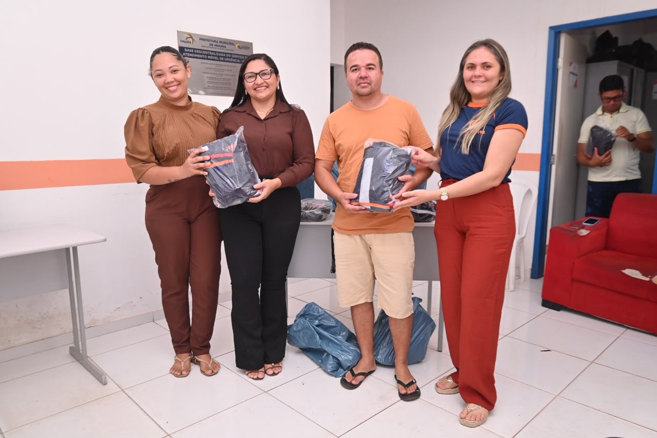 Prefeitura de Inhuma entrega novos fardamentos para profissionais do SAMU