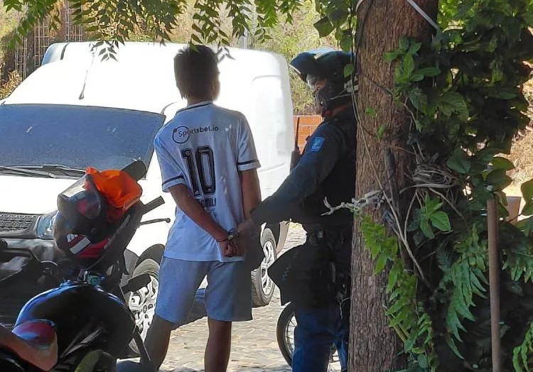 Adolescente foge da delegacia de Inhuma, furta moto no p&aacute;tio e &eacute; apreendido no Piau&iacute;