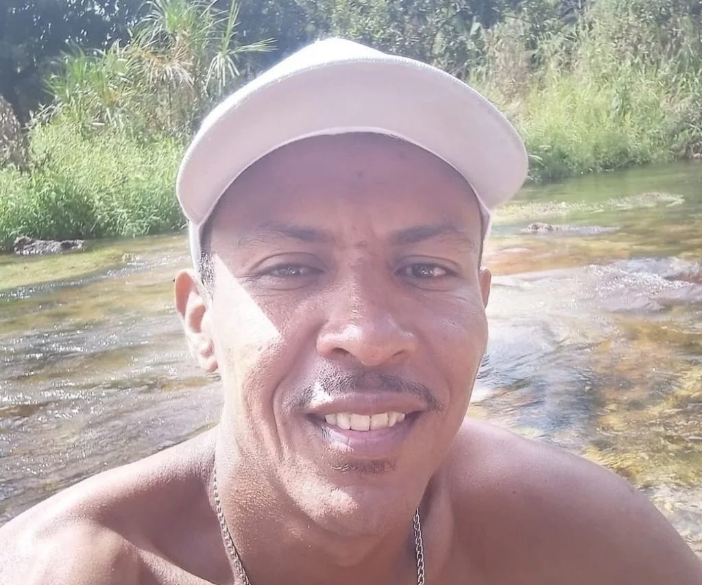 Homem matou pintor a facadas ap&oacute;s descobrir que v&iacute;tima era pai biol&oacute;gico de filho criado por ele, diz pol&iacute;cia