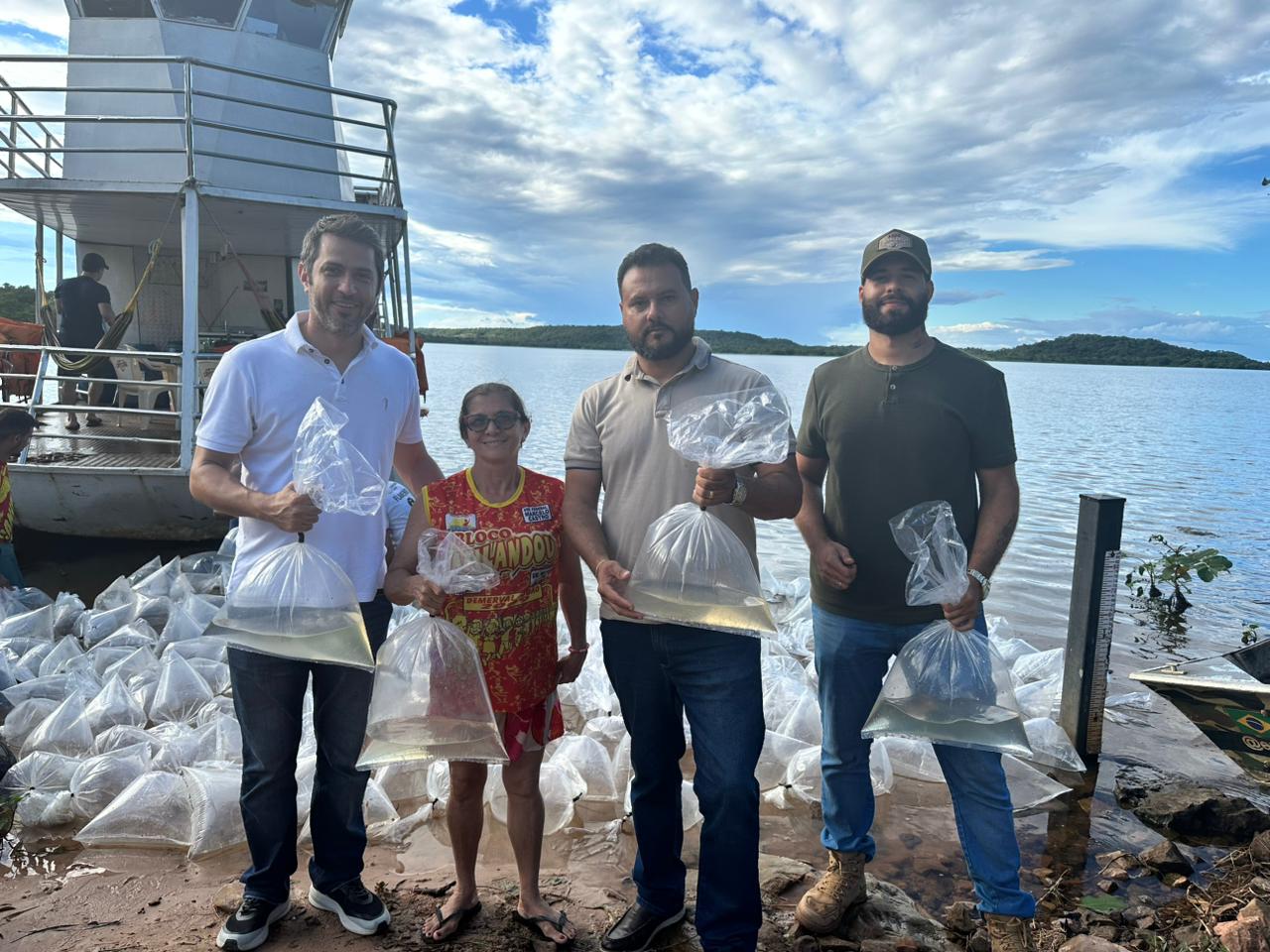 Semarh realiza peixamento com soltura de 100 mil alevinos na Barragem Mesa de Pedra em Valen&ccedil;a do Piau&iacute;