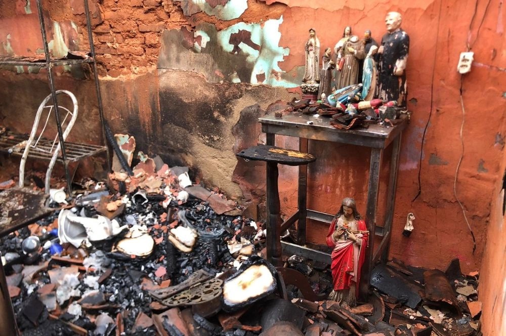 Altar religioso resiste a inc&ecirc;ndio em casa no Piau&iacute;; imagem de Jesus Cristo ficou intacta