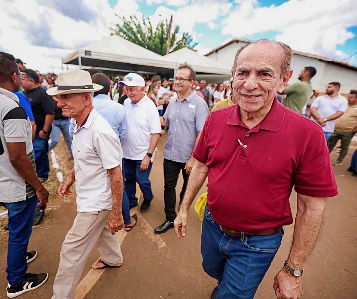 Senador Marcelo Castro participa de entrega de obras em Valen&ccedil;a e mais 6 munic&iacute;pios piauienses