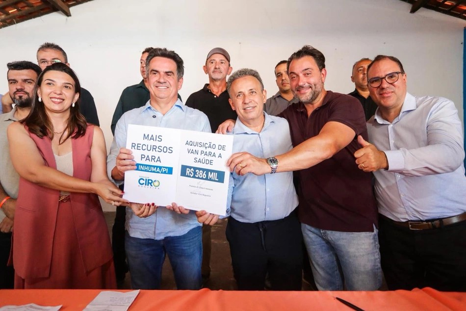 Durante anivers&aacute;rio de Inhuma, Ciro garante recursos para obras e aquisi&ccedil;&atilde;o de ve&iacute;culos da sa&uacute;de