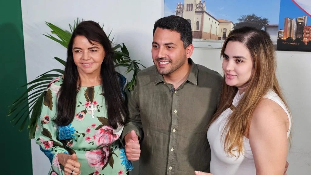 Com apoio da B&aacute;rbara do Firmino, Breno Macedo lidera em Inhuma para deputado estadual