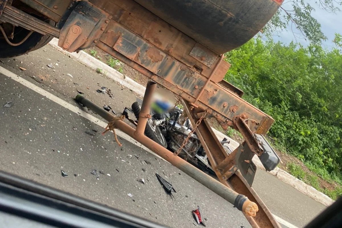 Motociclista de 52 anos morre em colis&atilde;o com caminh&atilde;o na BR-316 em D. Expedito Lopes