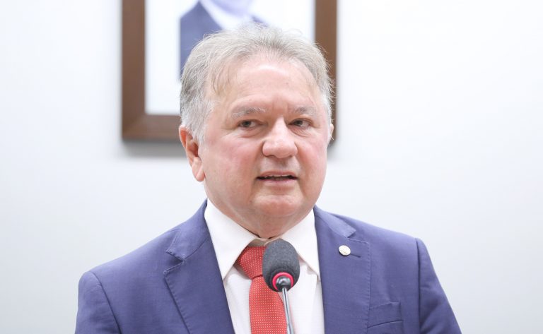 Oposi&ccedil;&atilde;o de S&atilde;o F&eacute;lix do Piau&iacute; garante R$ 1 milh&atilde;o para obras de cal&ccedil;amento
