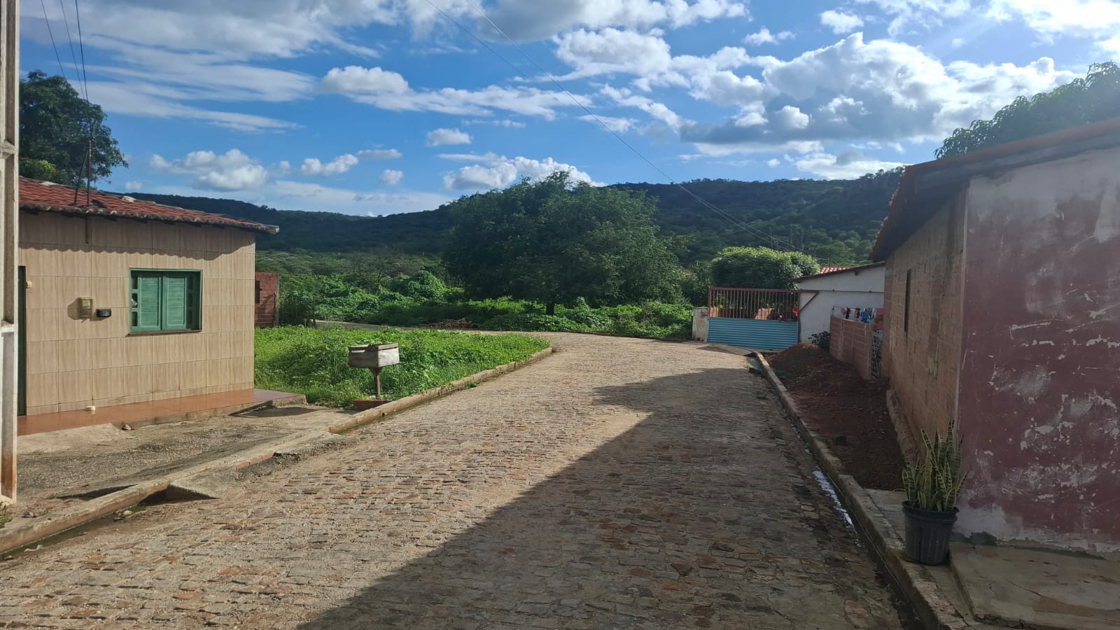 Picos recebe investimento de R$ 7,8 milh&otilde;es em pavimenta&ccedil;&atilde;o urbana e rural