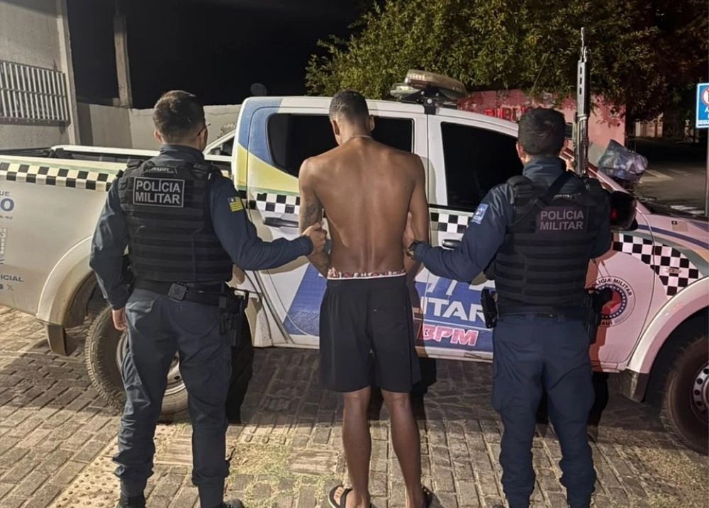 PM-PI conduz dois homens suspeitos de furto de micro-ondas em Elesb&atilde;o Veloso