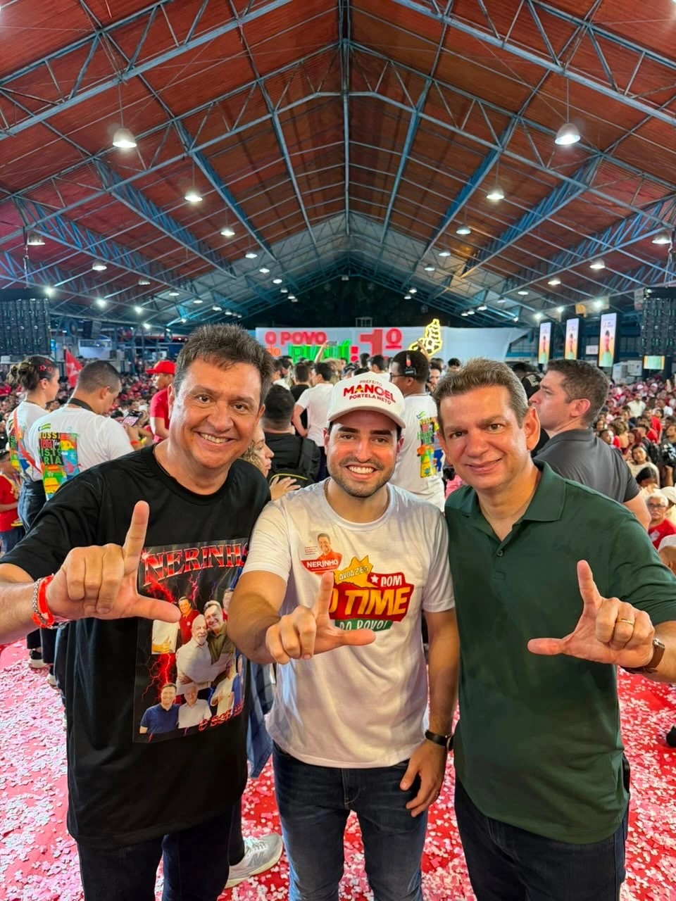 Prefeito de Aroazes participa de conven&ccedil;&atilde;o e refor&ccedil;a apoio a aliados pol&iacute;ticos