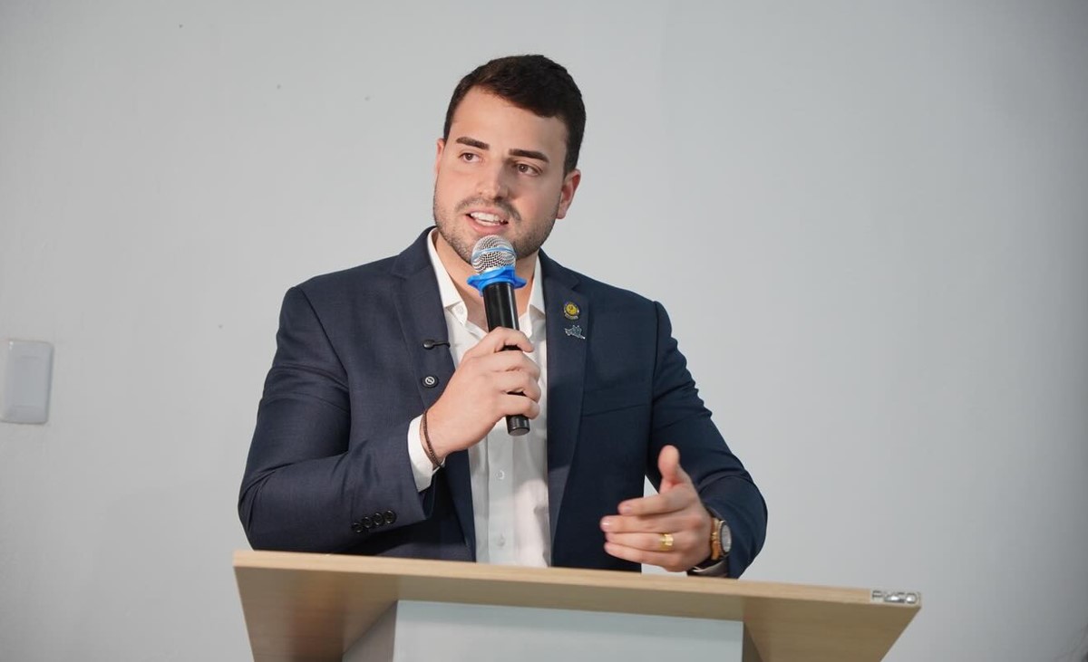 Prefeito Manoel Portela Neto participa da entrega de T&iacute;tulos de Cidadania na C&acirc;mara de Aroazes