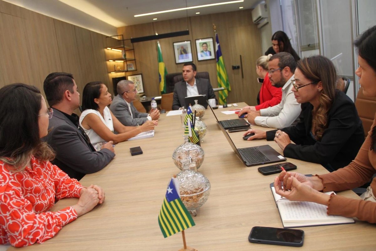 Prefeitura de Francin&oacute;polis fortalece parcerias para a educa&ccedil;&atilde;o municipal