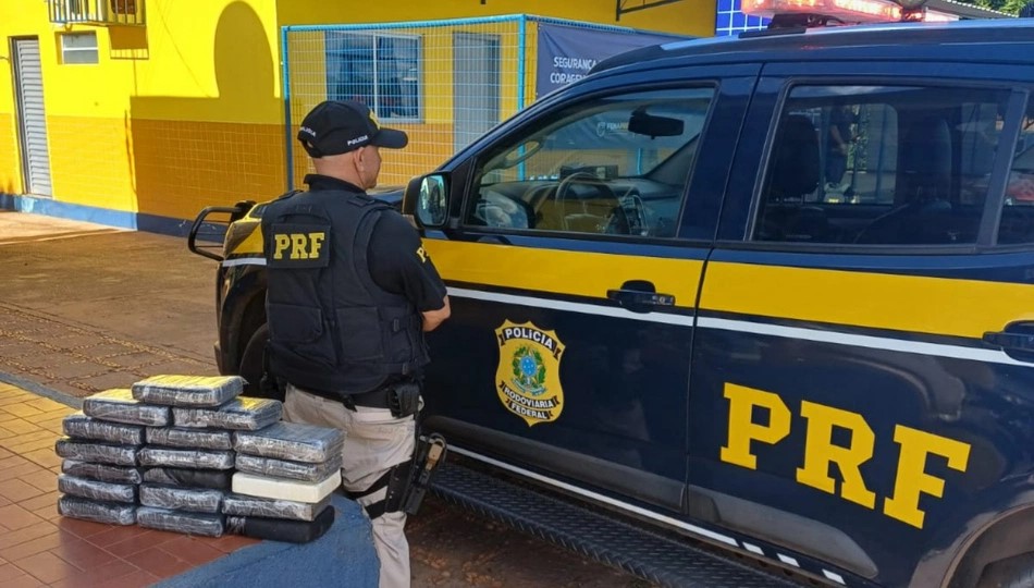PRF apreende 18 kg de cloridrato de coca&iacute;na dentro de caminh&atilde;o em Picos