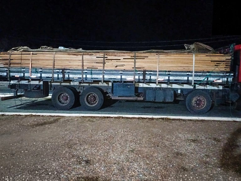 PRF apreende mais de 50 m&sup3; de madeira transportada irregularmente no Piau&iacute;