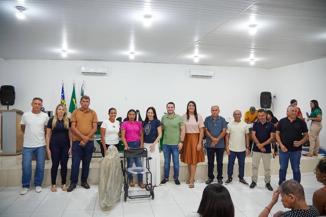Programa Passo &agrave; Frente entrega materiais ortop&eacute;dicos a moradores de Aroazes