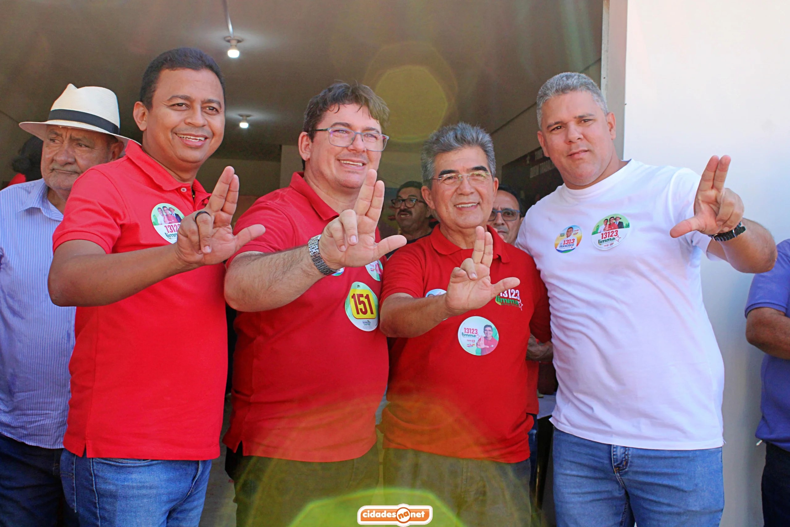 Ao lado dos deputados Limma e Dr. Francisco, prefeito Elvis Ramos realiza grande adesiva&ccedil;o em Ipiranga do Piau&iacute; em apoio ao Time do Povo
