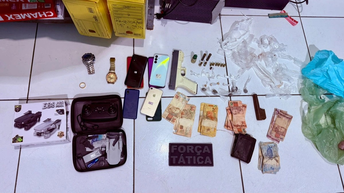 Dupla &eacute; detida com armas e drogas dentro de resid&ecirc;ncia em V&aacute;rzea Grande do Piau&iacute;
