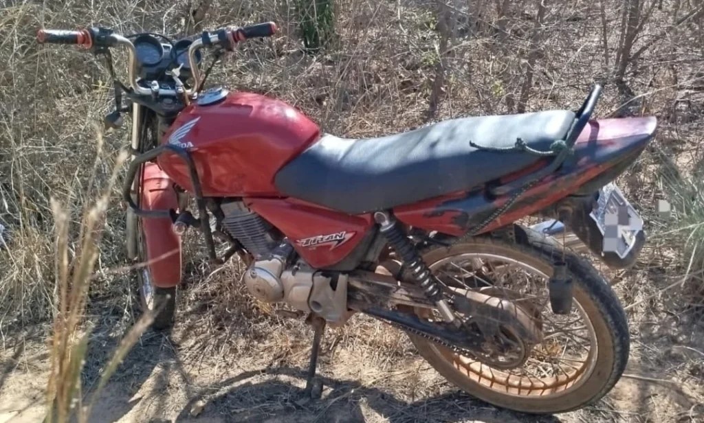 PM recupera moto e celular furtados e prende suspeita ap&oacute;s buscas na PI-120 em Barra D&rsquo;Alc&acirc;ntara