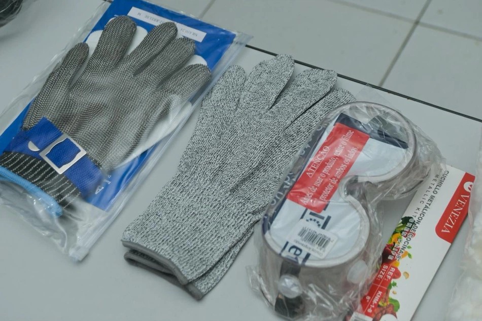 Prefeitura de Inhuma realiza entrega de EPIs aos funcion&aacute;rios do Matadouro Municipal