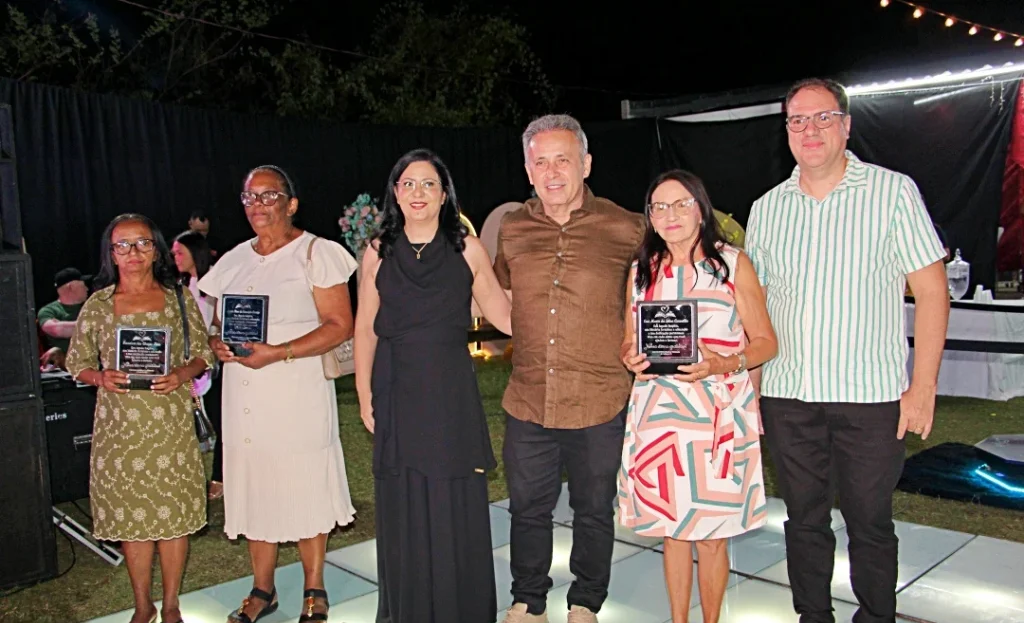 Inhuma celebra Dia dos Professores com m&uacute;sica, homenagens e show de Selma de Ni&ecirc;ta